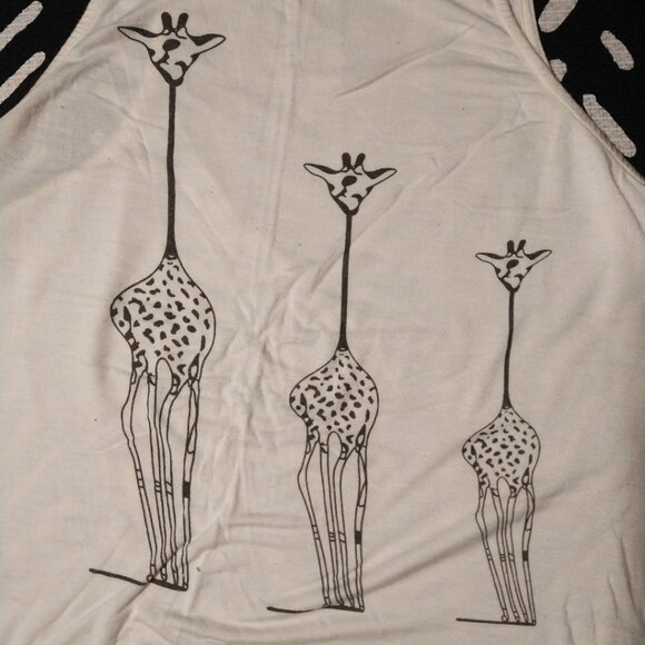Giraffe Graphic Tank Top - Picture 3 of 10